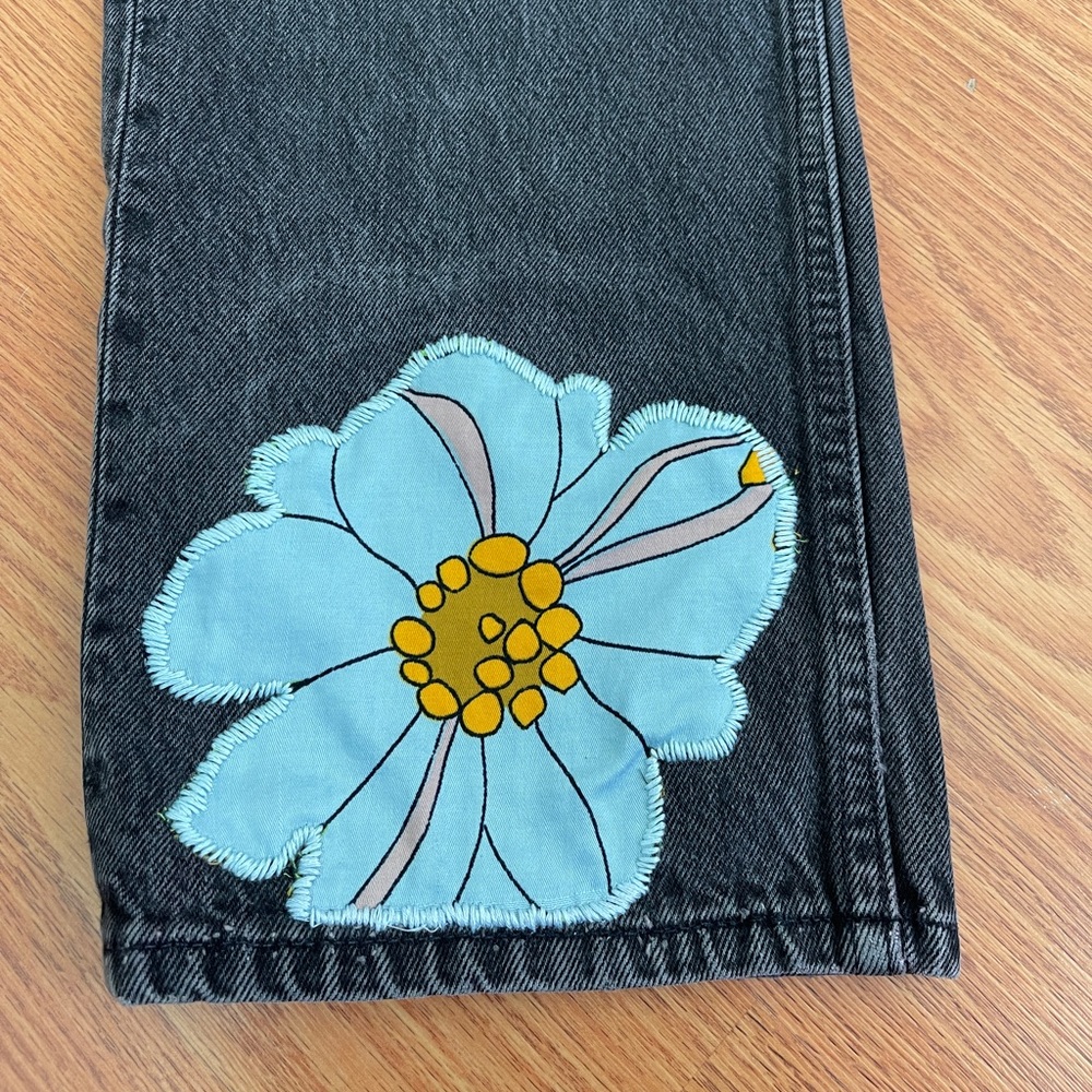 🍄SOLD🍄 Vintage Levi’s black jeans with floral patchwork size 36x32 - Picture 4 of 10
